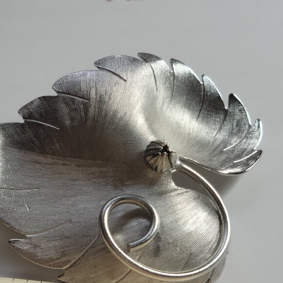 Antique Silvery Finish high Quality Rhodium Touch Leaf Brooch Magnificent Piece - Picture 5 of 6